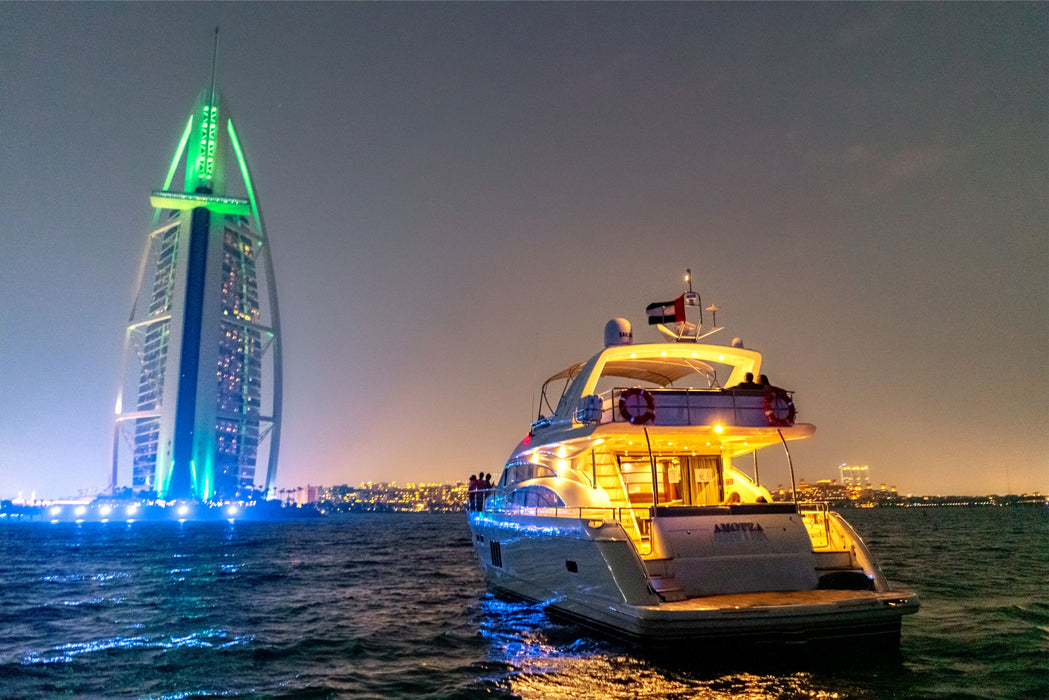 Dubai Yat Kiralama 50ft (15m) 15 Kişi Kapasiteli