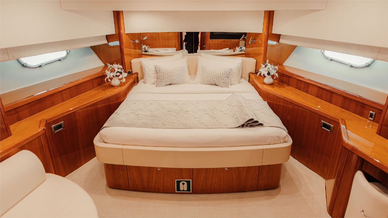 Dubai Premium Yacht Charter 90ft(28m) 20 Person Capacity